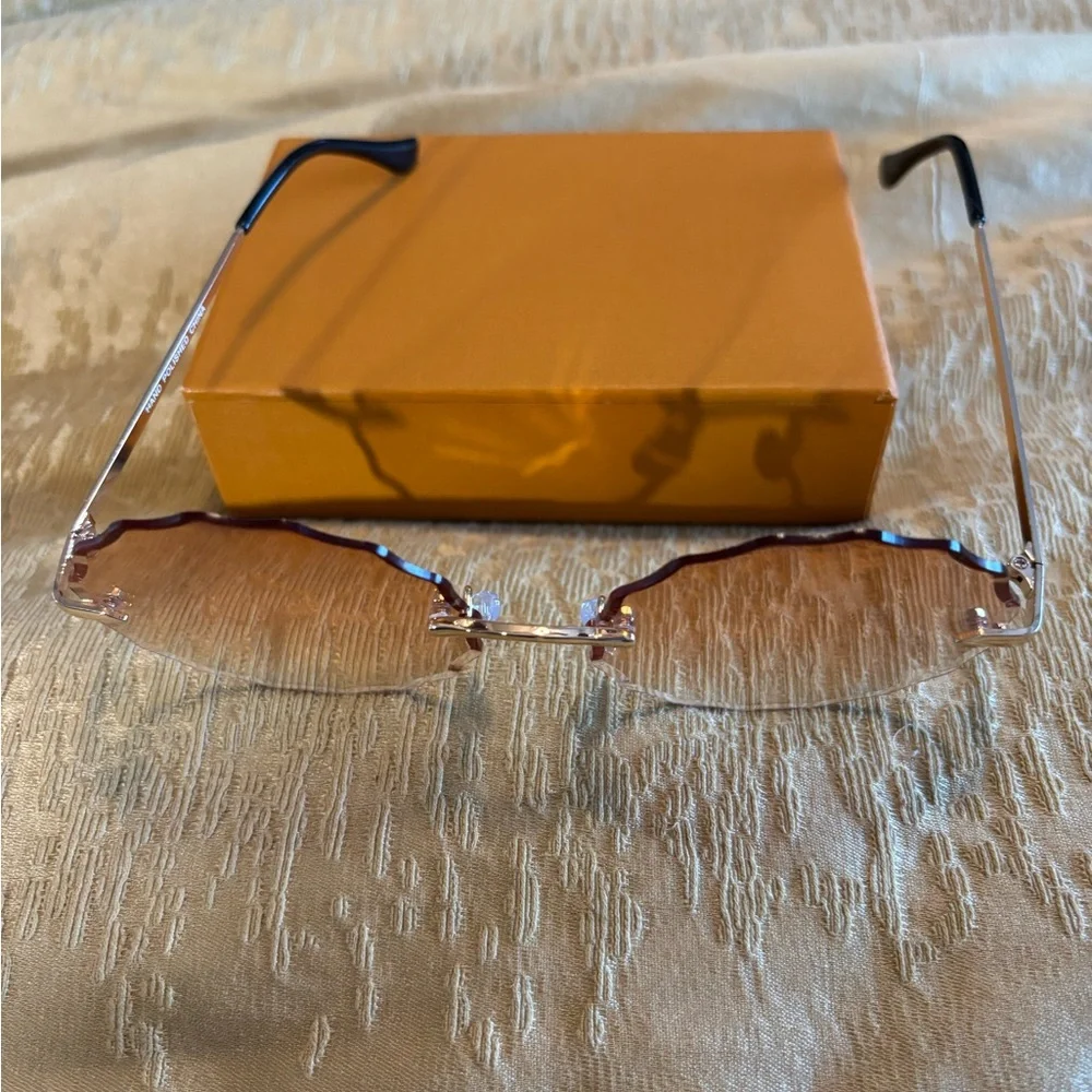 Stylish Pink Tinted Sunglasses - Picture 6 of 7